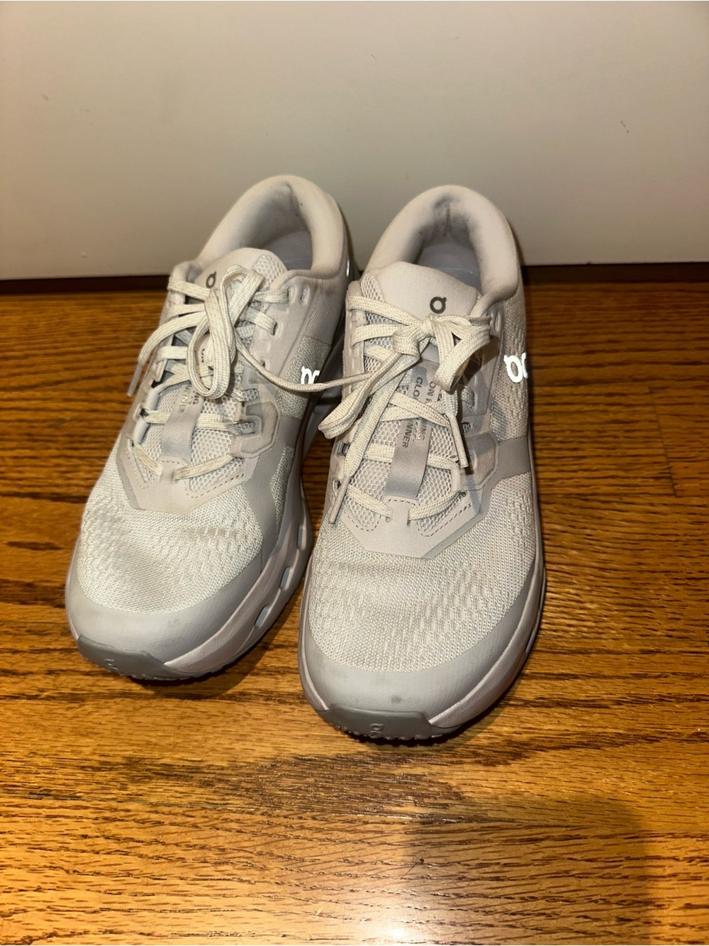 On Running Women's Athletic Shoes in Light Gray - Picture 2 of 5